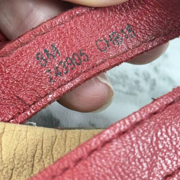 BOC Born Women's Size 8 Red Cut-Out Flower Comfort Cut Toe Sandals - Picture 10 of 11